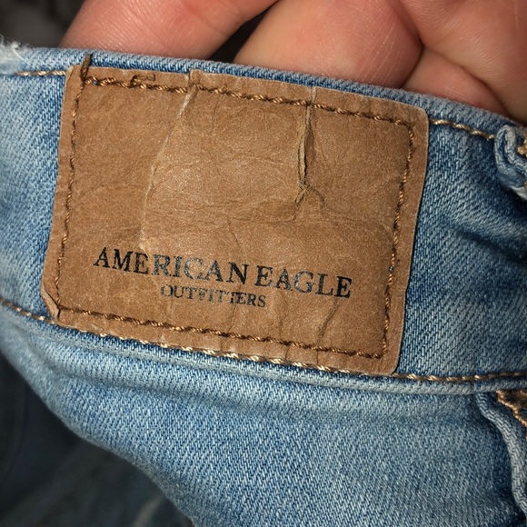 Light wash Distressed Denim Jeans - Picture 4 of 8